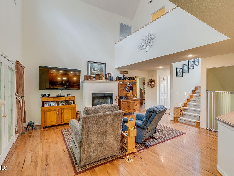 13th image of 490 Cockatiel Rd
