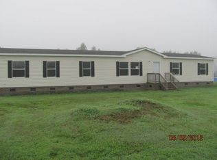 1076 E Wards Bridge Rd, Kenansville, NC 28349