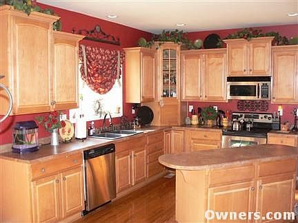 Maple cabinets and stainless appliances