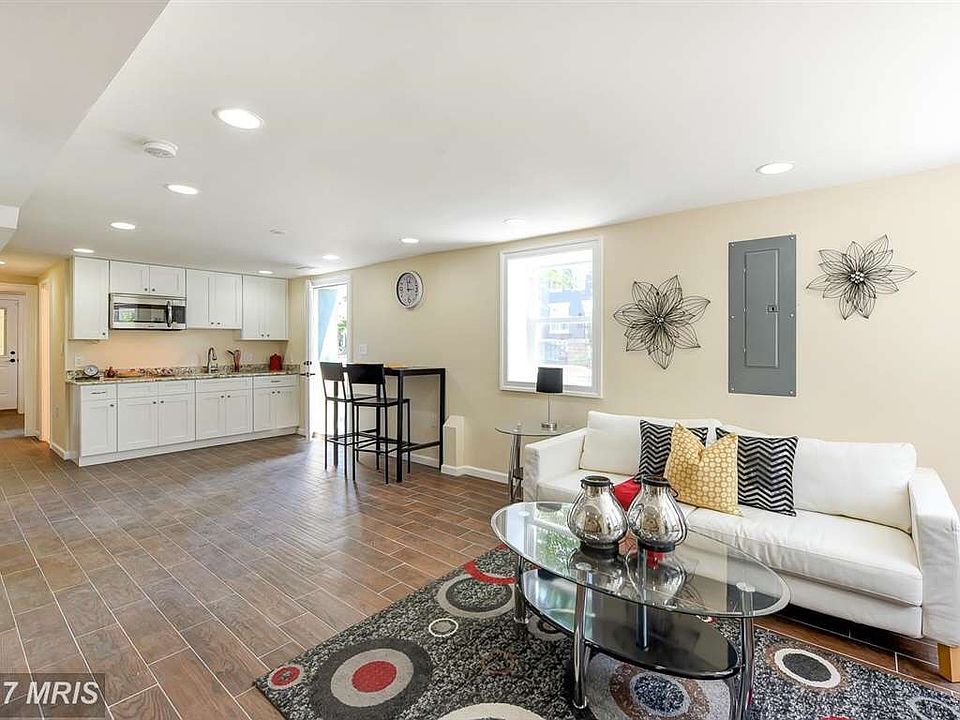2nd image of 1536 E Capitol St NE #1ST