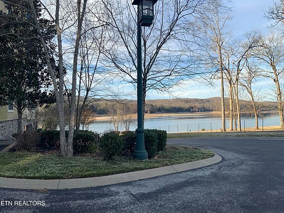 4th image of 408 Waterside Cir #4