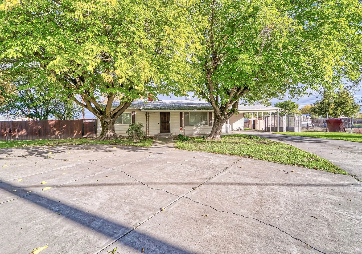 Beautiful 3-Bedroom Home with Extra Living Space and Modern Upgrades — Photo 1