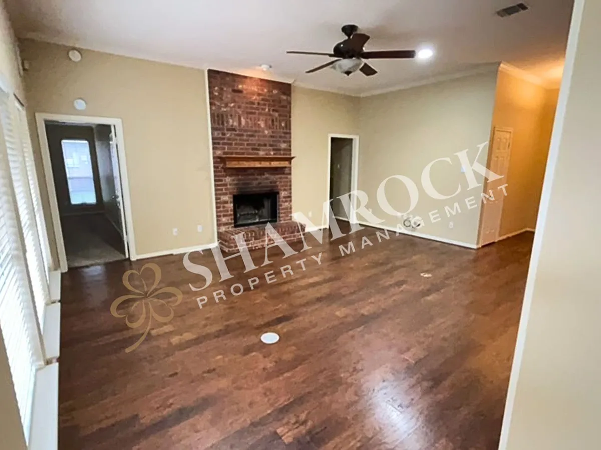 Building Photo - 10329 Sierra West Dr