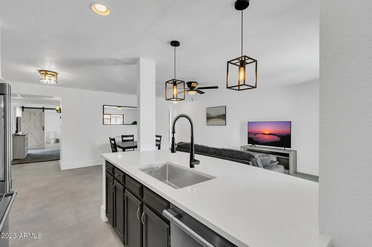 2 bed, 1114 sqft, $2,800 — Photo 3
