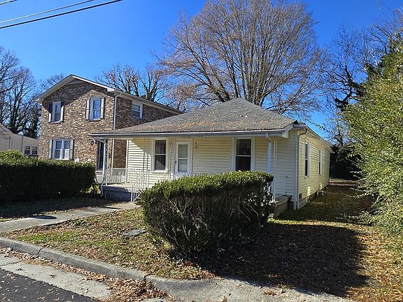 4th image of 104 Williams St
