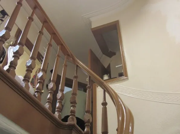 1347a Pacific Street image 1 of 7