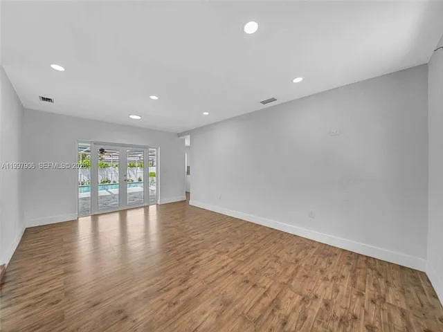 15010 NE 7th Ave — Photo 6