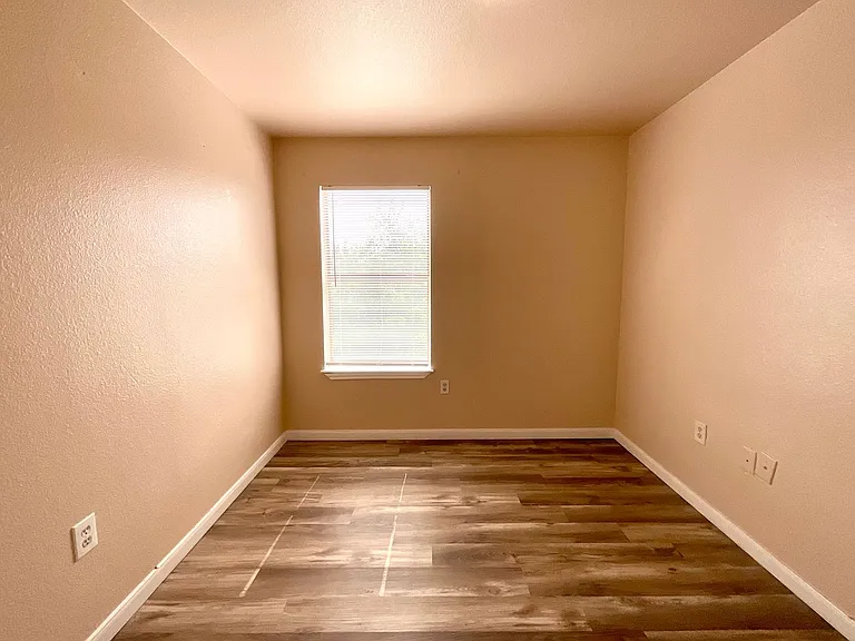 6911 Hallie Rdg — Photo 22