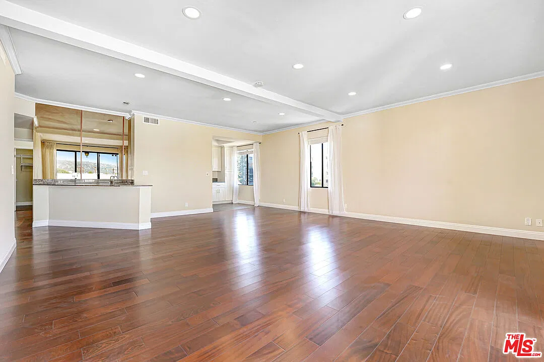 2 bed, 2.0 bath, 1479 sqft, $4,000 — Photo 3