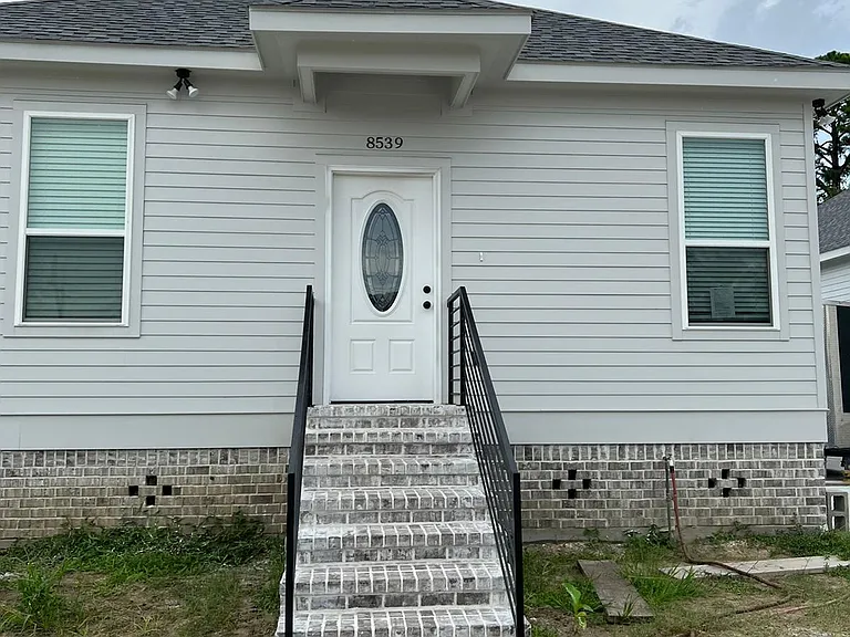 8539 Valor Dr — Photo 1
