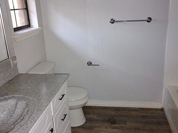 4th image of 8429 Edgewood Dr