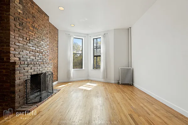 Rented by Garfield Realty  | media 9