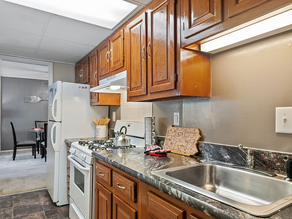 Oxford Manor Apartments and Townhomes 5349 Oxford Dr Mechanicsburg PA