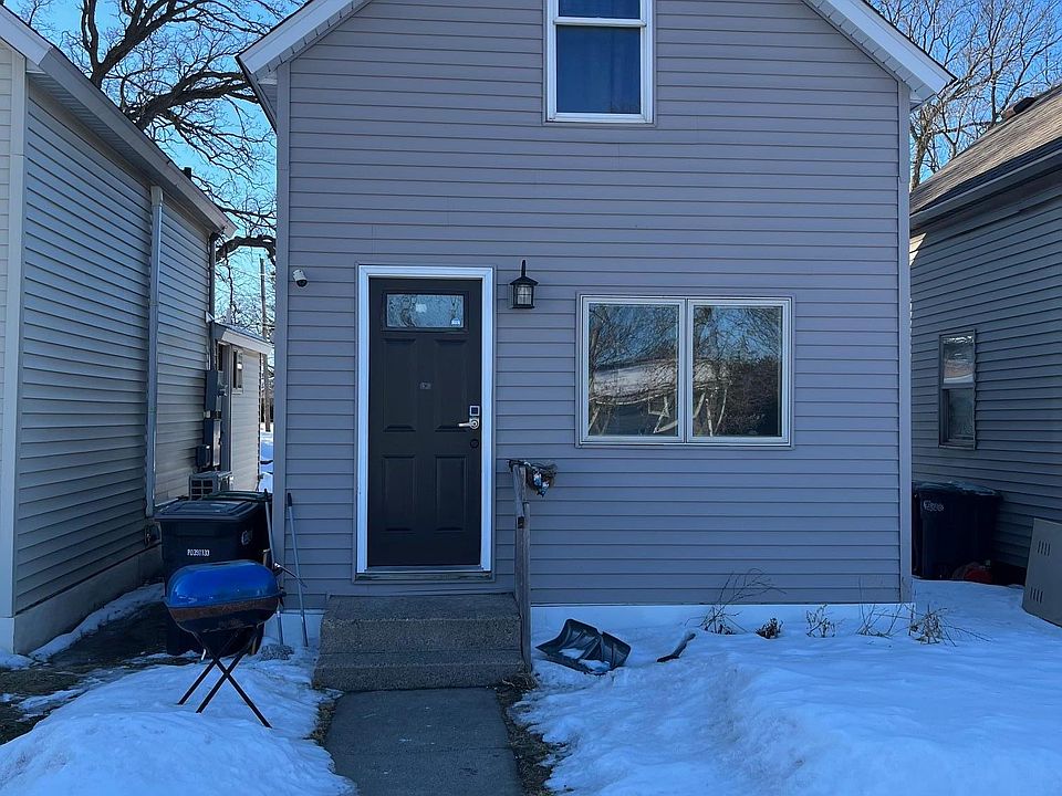 1st image of 605 1/2 3rd St NE
