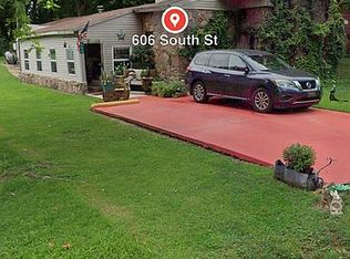 606 South St, Flippin, AR 72634
