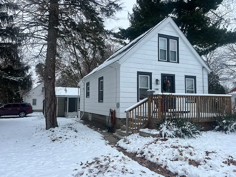 1916 Marion Ave — Photo 10