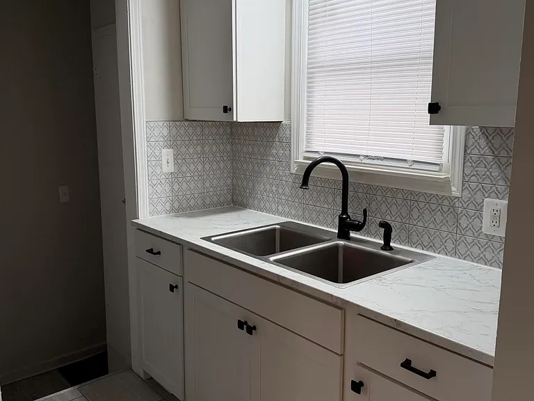 20202 Washtenaw St — Photo 6
