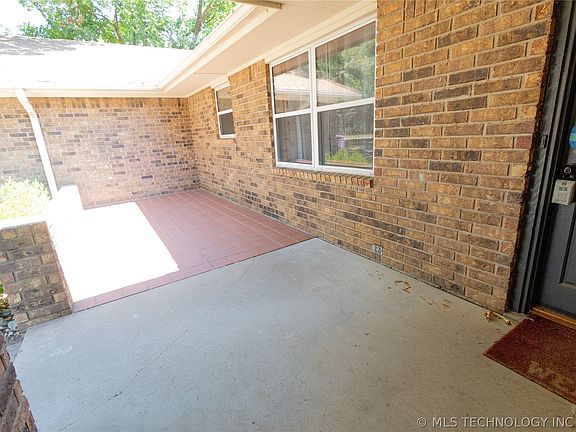 3rd image of 2412 Mountain Dr