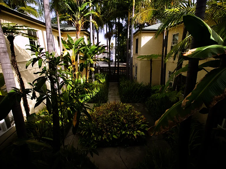 435 N Van Ness Ave #1/4 — Photo 12