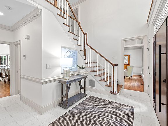 3rd image of 1104 Bentham Dr