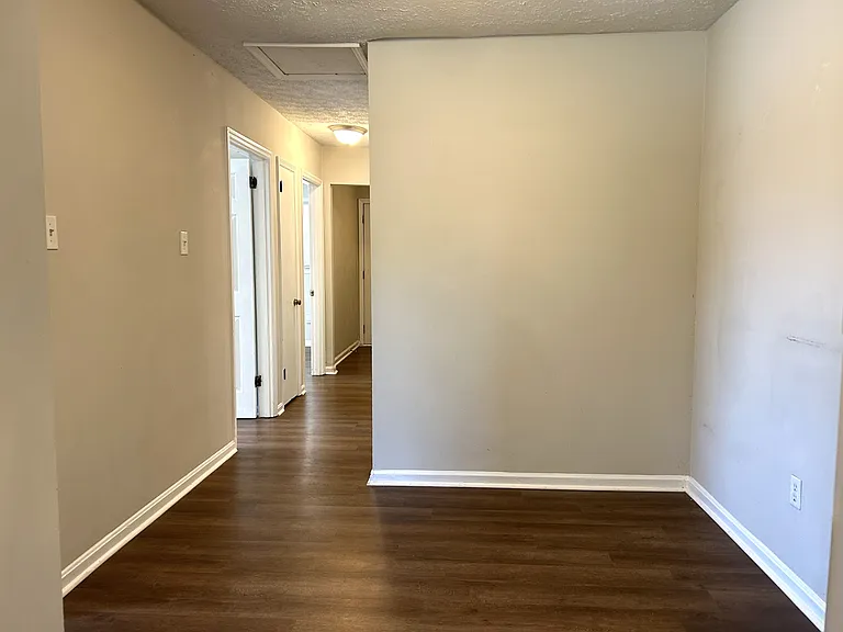 1286 Centre Pkwy — Photo 9