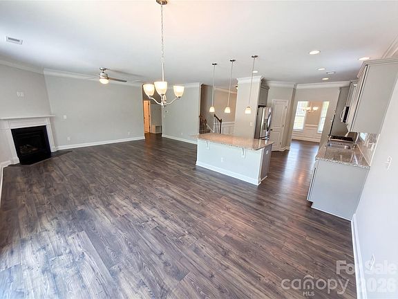 3rd image of 5013 Shadowbrook Rd