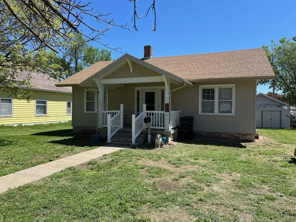 410 N 8th St, Wakeeney, KS 67672