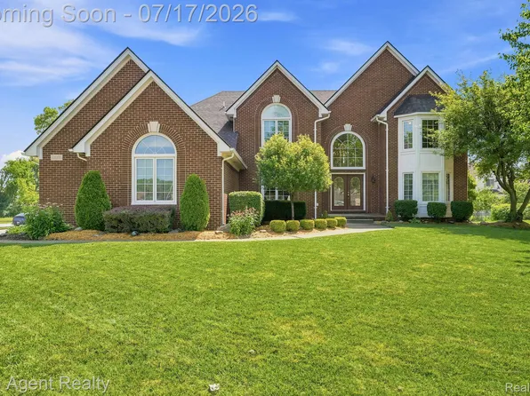 42316 Locklin Dr, Sterling Heights, MI 48314