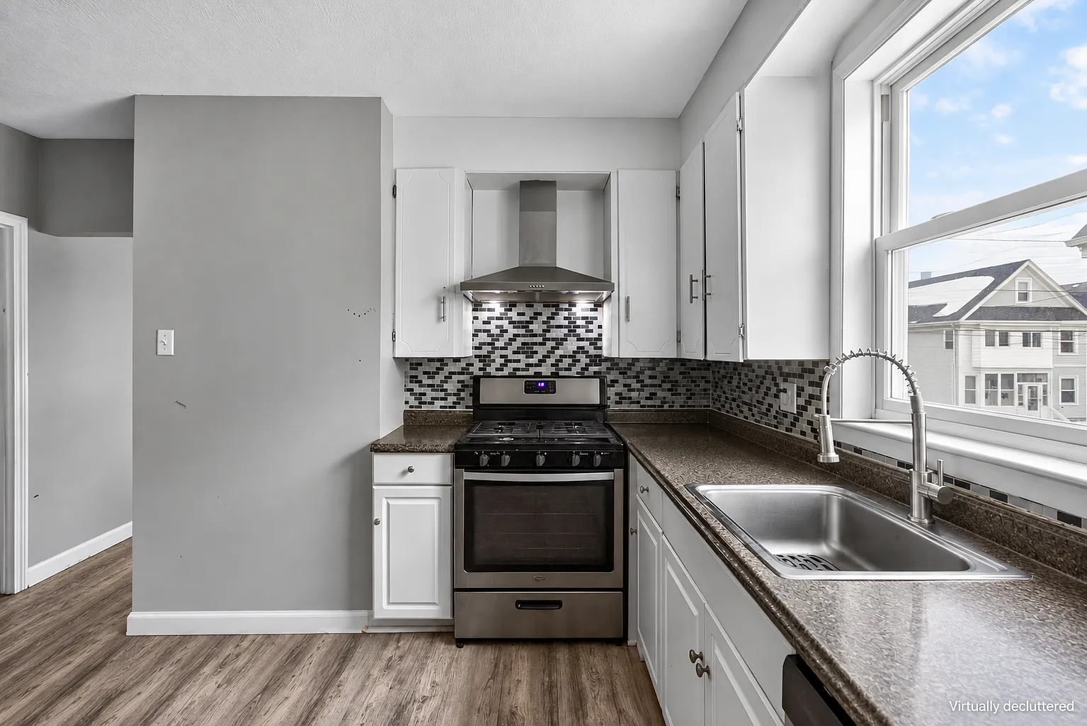 3 bed, 1.5 bath, $2,400 — Photo 2