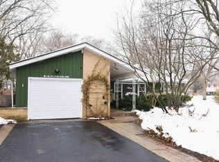 1016 W Wildwood Dr, Prospect Heights, IL 60070
