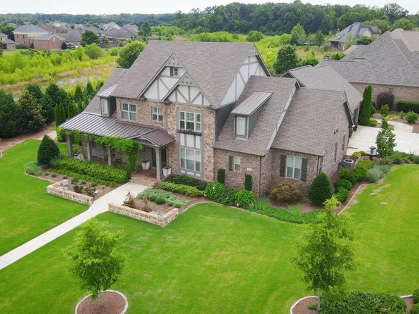 24 Lake Forest Blvd SW, Huntsville, AL 35824