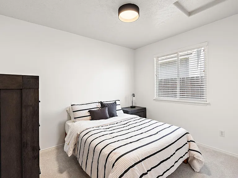 3928 N Weston Ave — Photo 7