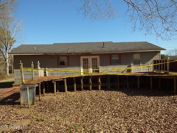 2nd image of 851 Posey Dr NW