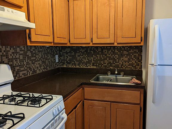 5th image of 351 N Broadway APT 2B