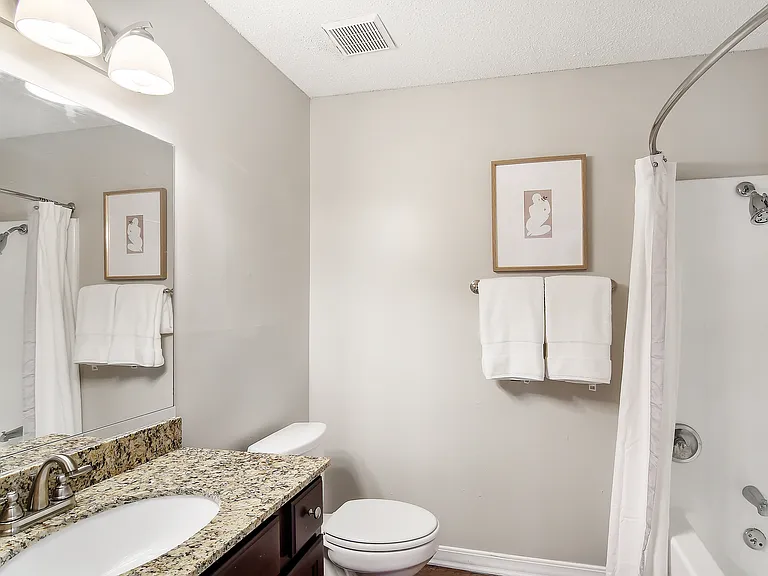 Lakeshore Pointe Apartment Homes — Photo 11