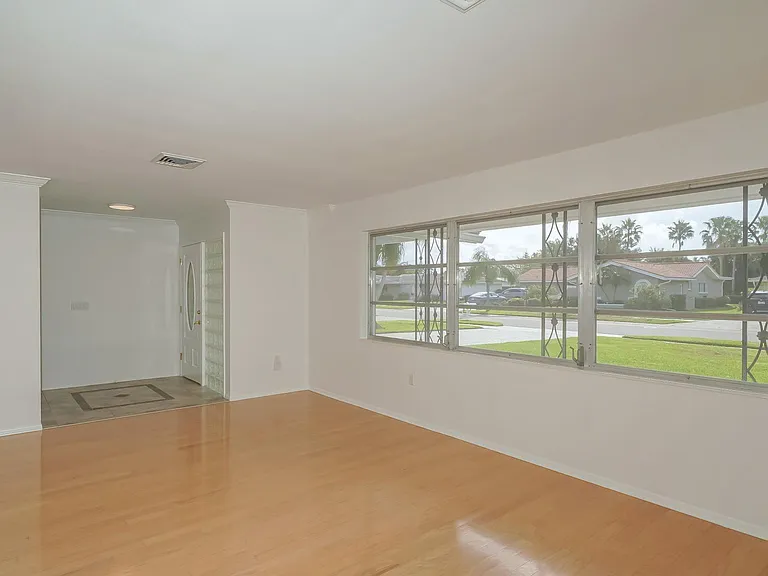 3111 Post Rd — Photo 18