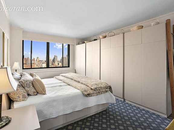 3rd image of 203 E 72nd St APT 27A