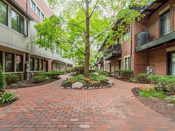 3rd image of 2455 W Ohio St Unit 10E