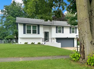 769 S Carthage Dr, Freeport, IL 61032