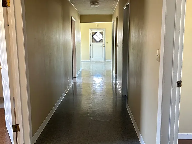 1186 NE Alpine Ave — Photo 5