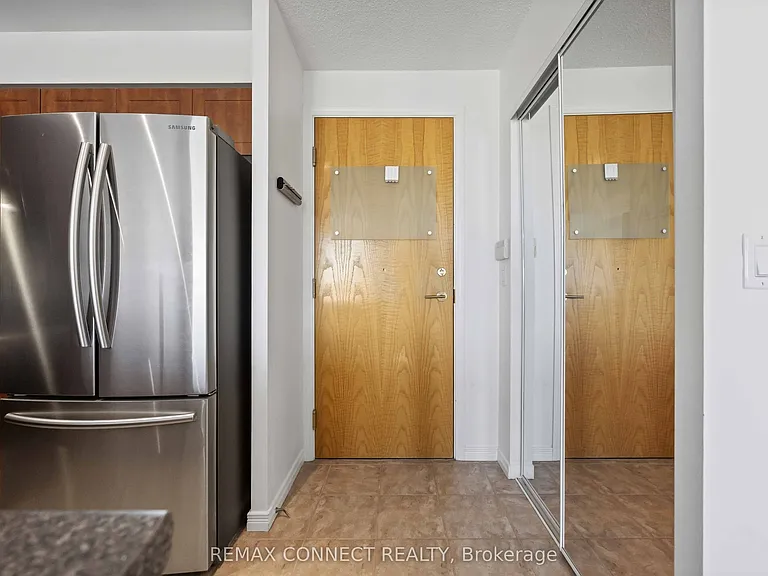 340 Watson St W #420 — Photo 6