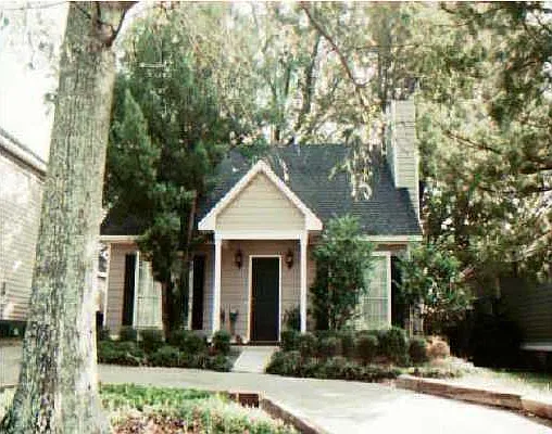 3 bed, 2.0 bath, 1488 sqft, $1,595 — Photo 1