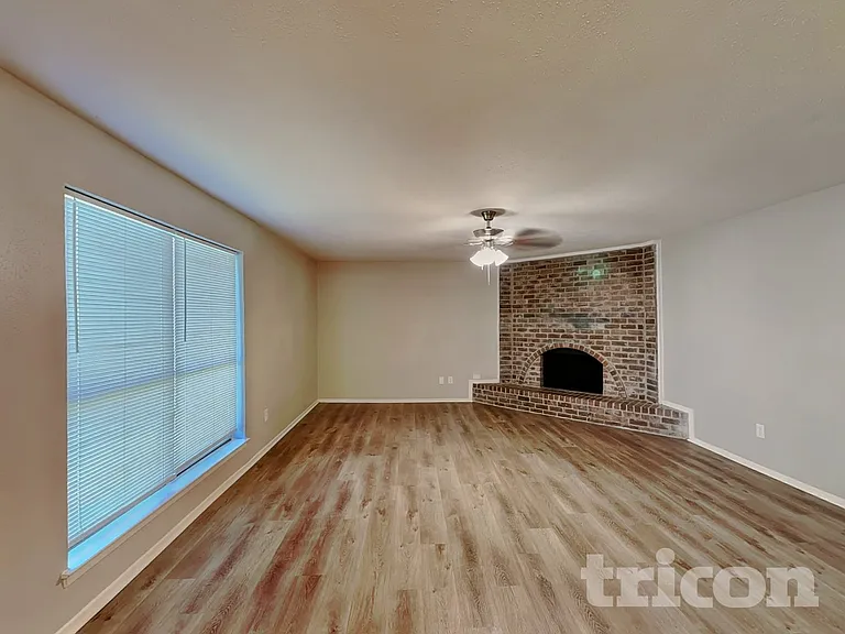 1555 Willowbrook St — Photo 2