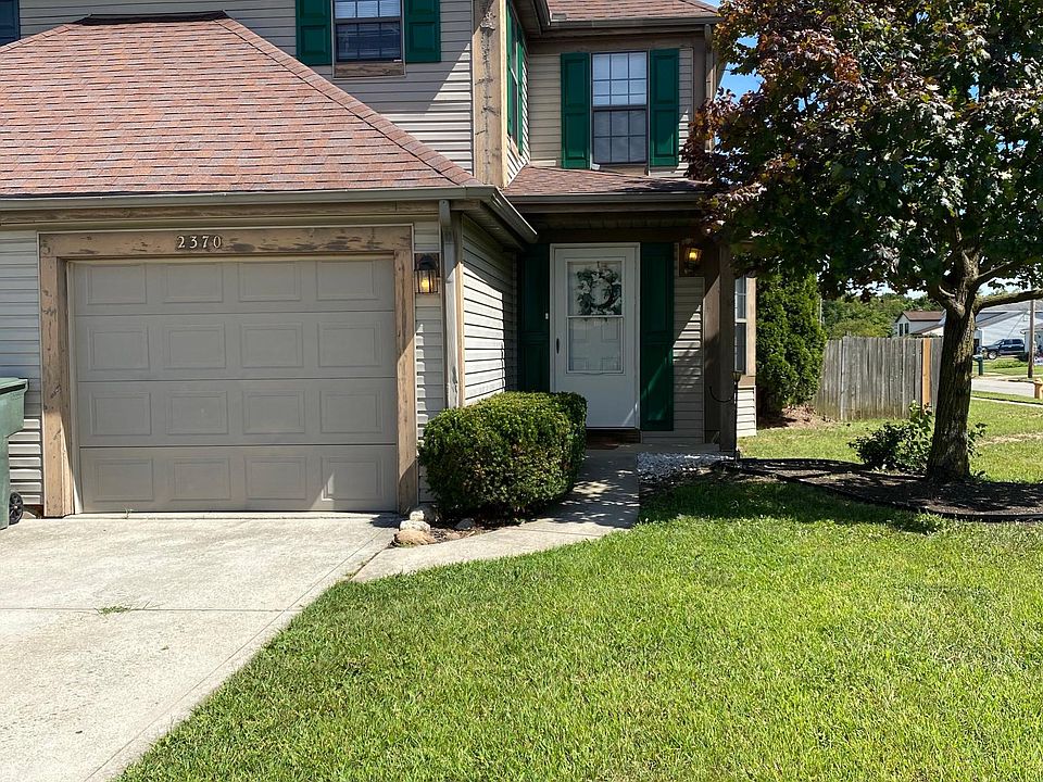 Condo w attached 1 car garage