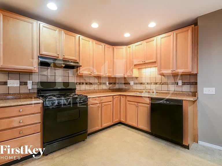 385 Humes Ln — Photo 4