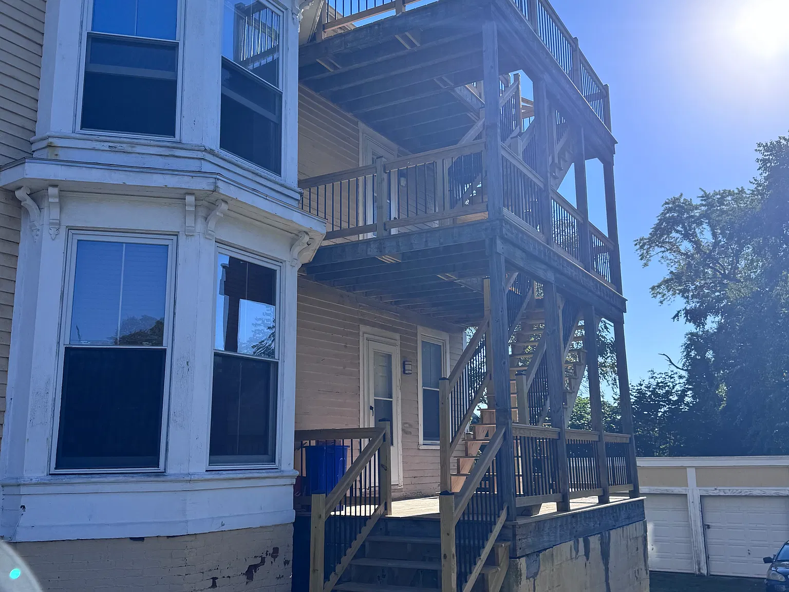 3 bed, 1100 sqft, $2,200 — Photo 2