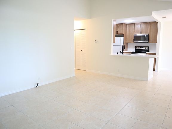 4th image of 815 W Boynton Beach Boulevard #7-204
