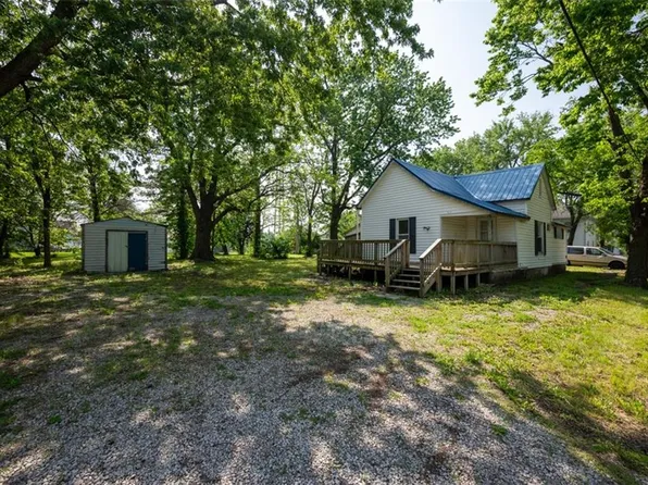 403 2nd St, Winchester, KS 66097