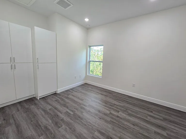 4966 Andrew Ave — Photo 20