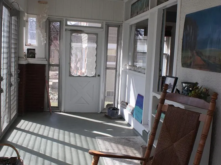 6324 Oak St — Photo 3